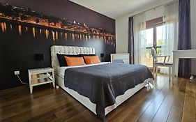 Bright Side Apartment