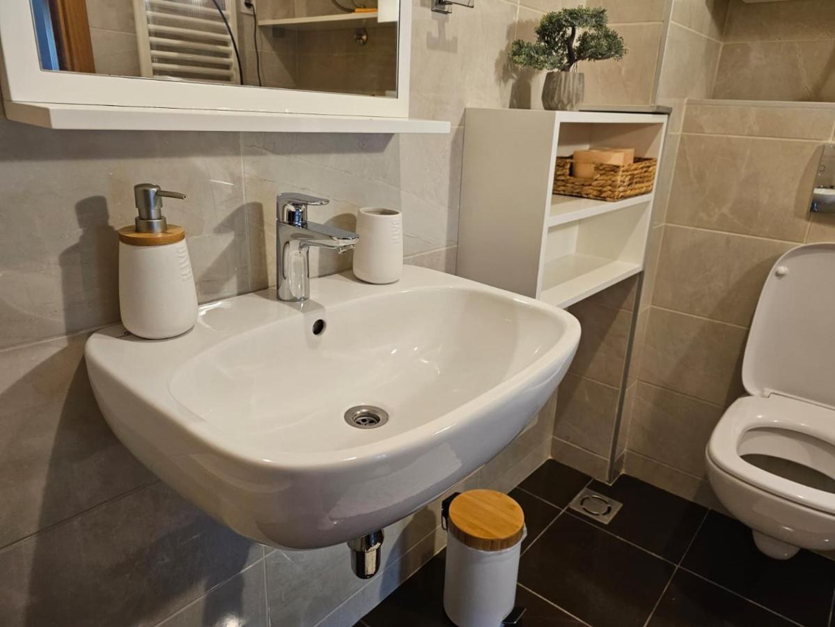 Bright Side Apartment Novi Sad Buitenkant foto