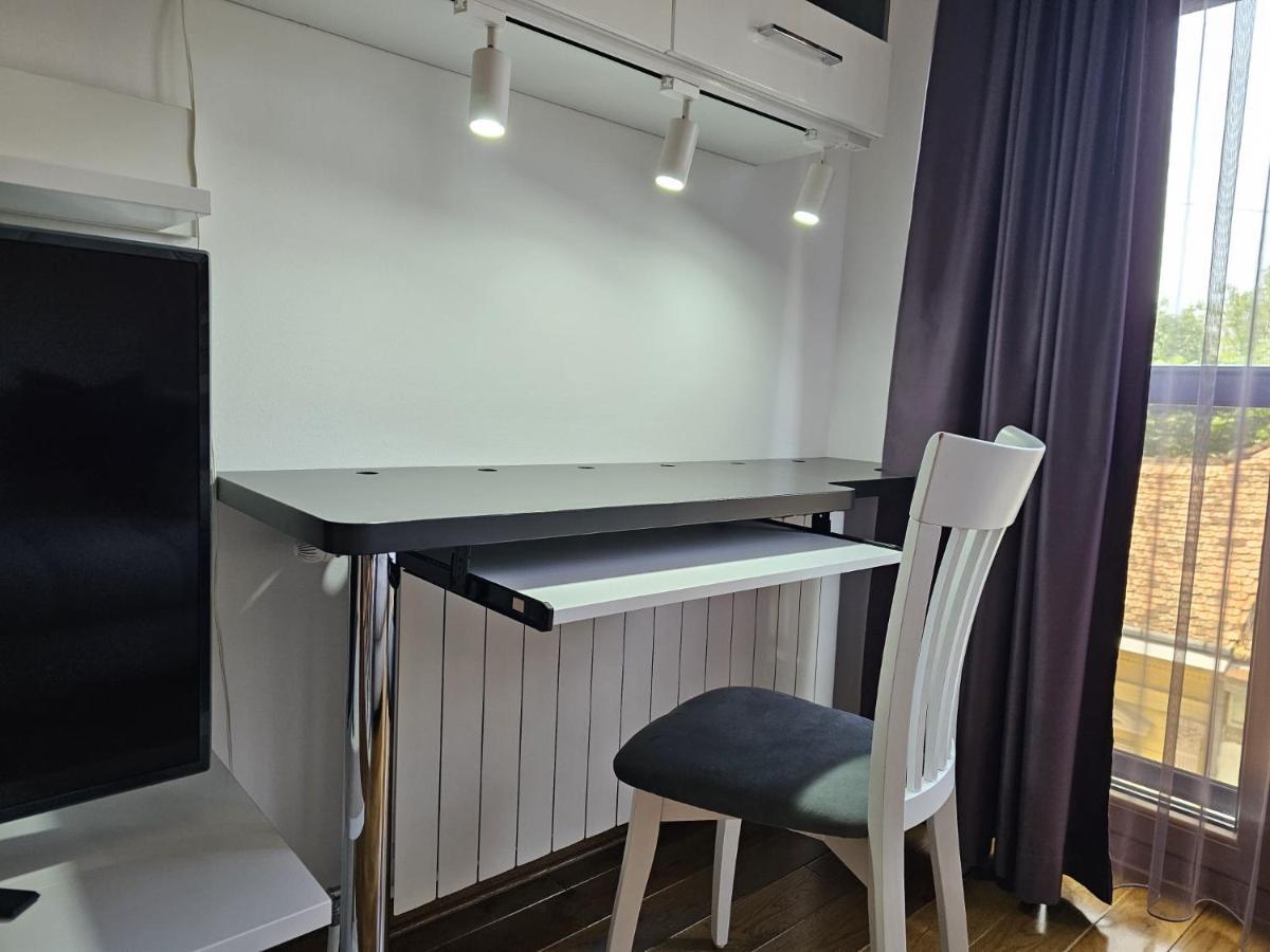 Bright Side Apartment Novi Sad Buitenkant foto
