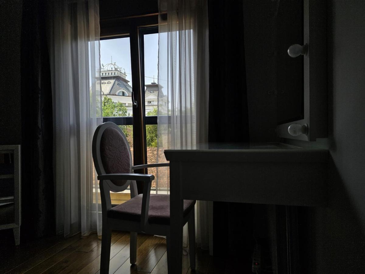 Bright Side Apartment Novi Sad Buitenkant foto