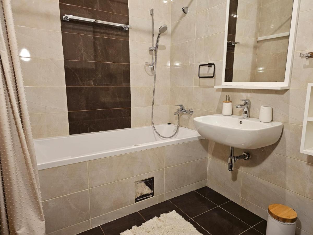 Bright Side Apartment Novi Sad Buitenkant foto