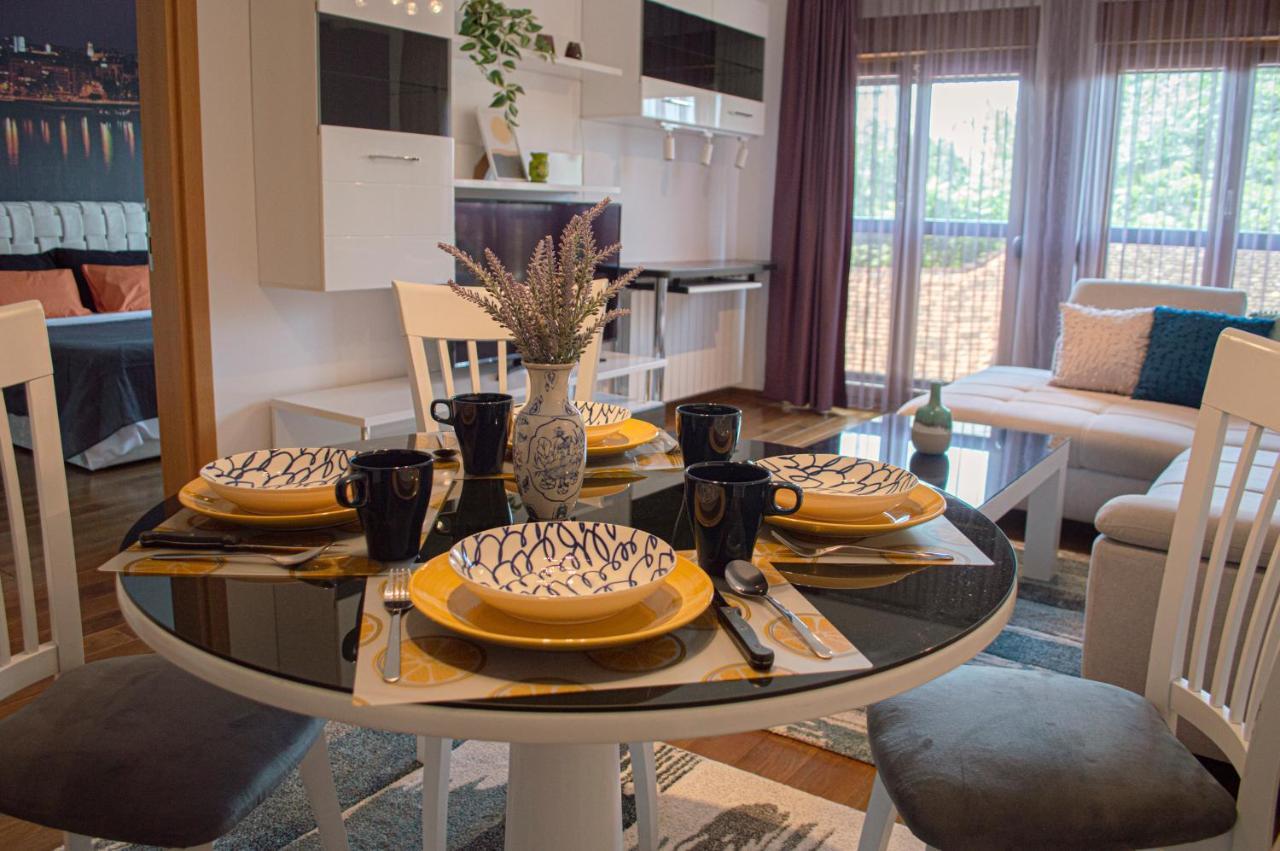 Bright Side Apartment Novi Sad Buitenkant foto